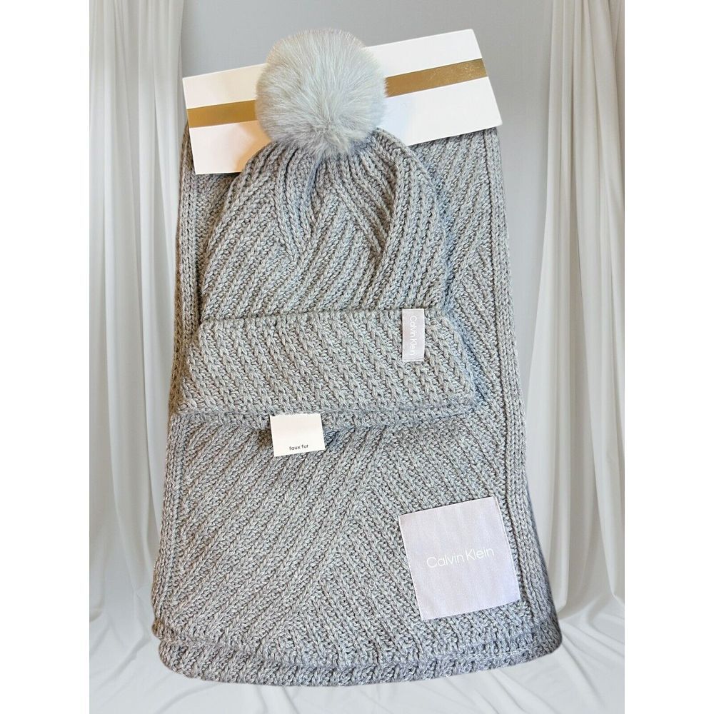 Calvin Klein Women's Knit‎ Beanie & Scarf Set - Gray Faux Fur Pom NEW